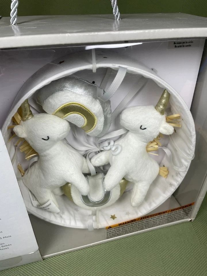 ¡Móvil musical Just Born Sparkle recién nacido/niño pequeño blanco y dorado unicornio y arco iris! Foto 2 de 4