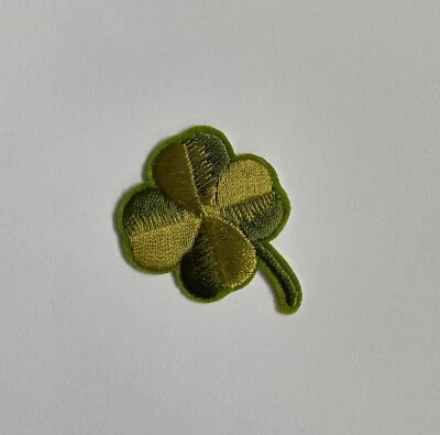 MARKENLOS Grünes Kleeblatt Patch Aufnäher Aufbügler Flicken Bügelbild DIY Kinder 4x3cm