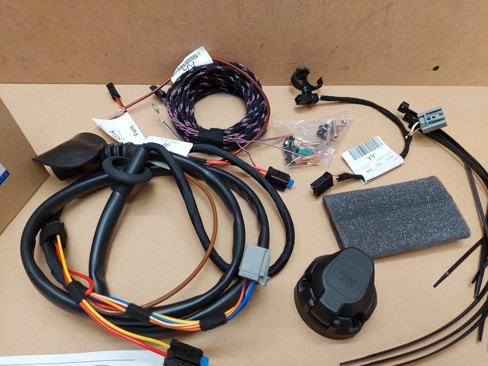 Ford Kuga Mk2 Tow Bar Trailer Electrical Kit With 13 Pin Socket 2090652 Genuine - Image 4 of 4