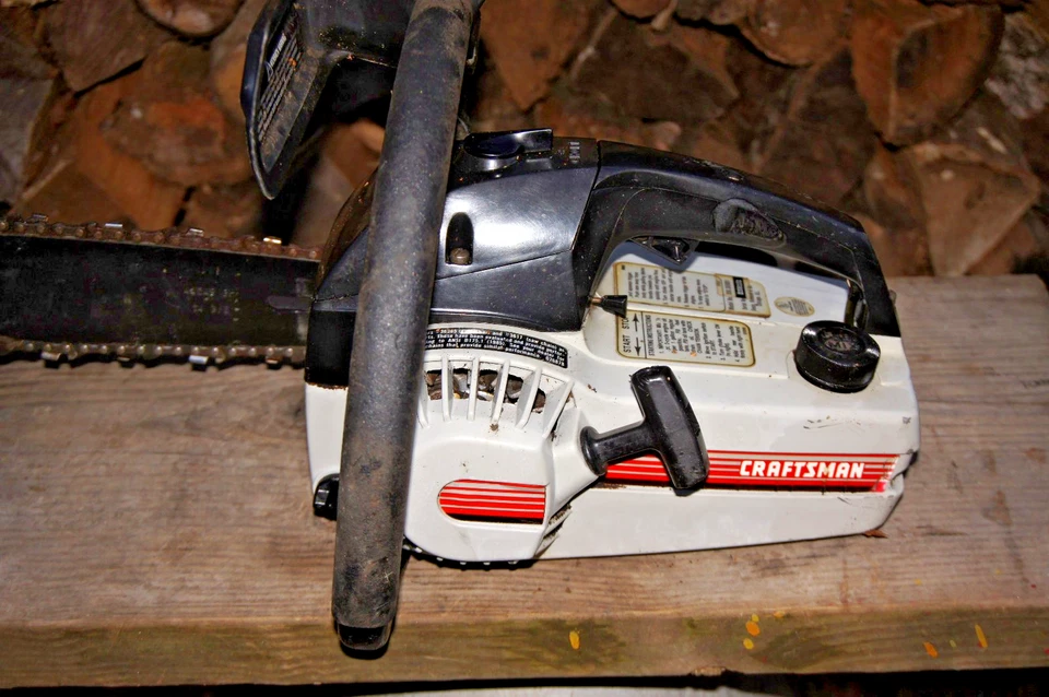 Craftsman 2.3 cubic inch 2300 parts saw runs on prime, fast shipping - Image 2 of 4