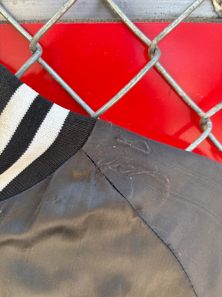 Chaqueta Looney Tunes Bordada Nylon Estilo Universitario Años 70 Hecha en EE. UU. Grande Negra  Foto 4 de 4