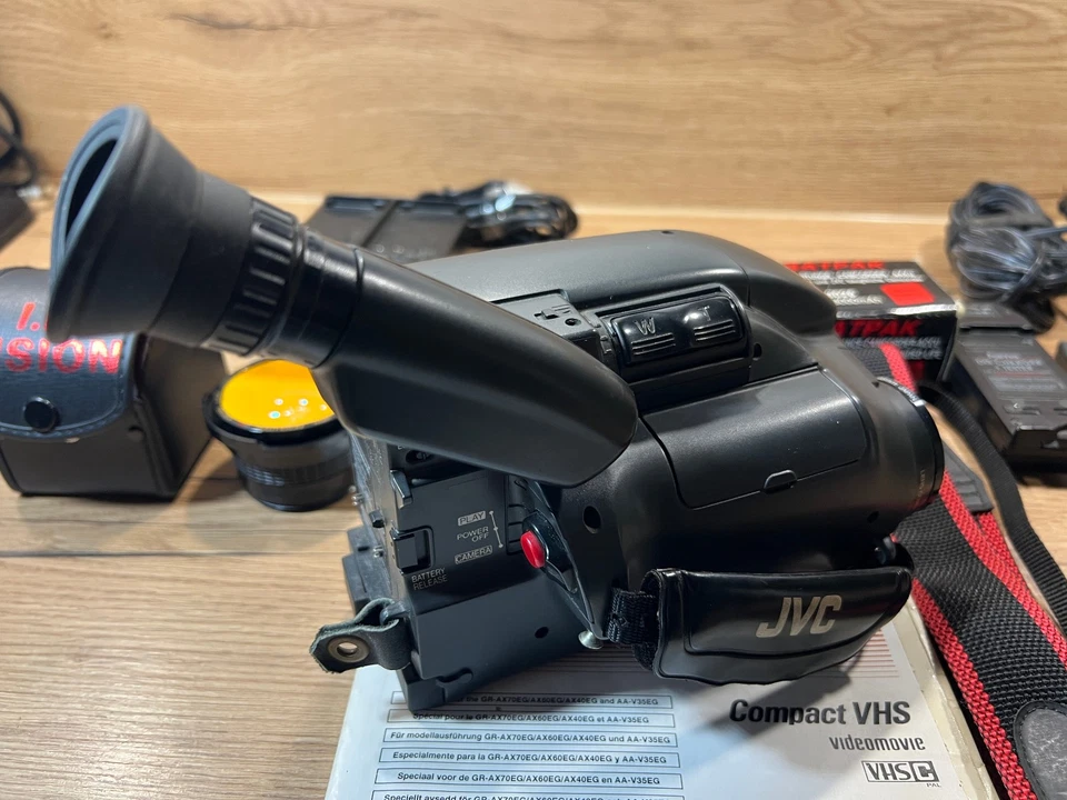 JVC GR-AX40 Camcorder, Videorecorder mit viel Zubehör - Bild 2 von 4