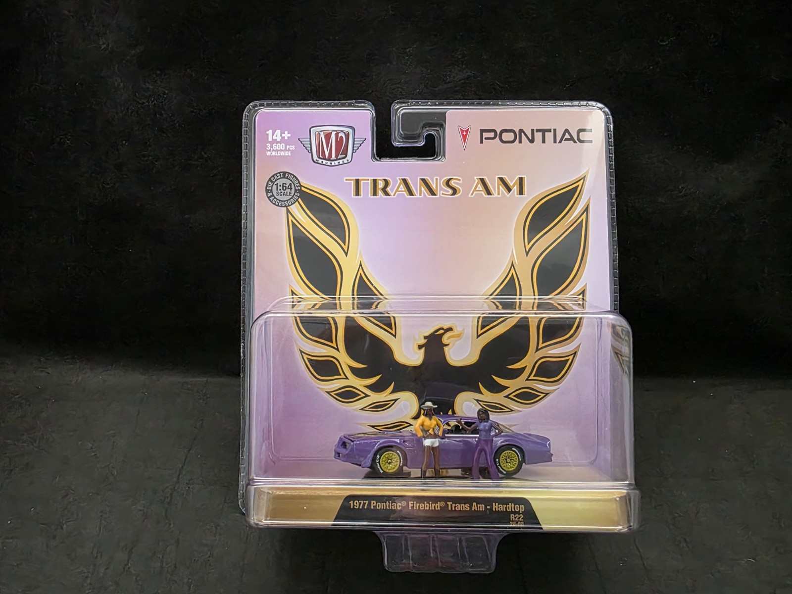 M2 diorama 1977 pontiac firebird trans am - hardtop with figures (r22) 67500