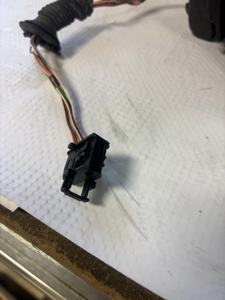 2001-2003 BMW 530I - Right SIDE VIEW DOOR Mirror 8266608 - Image 2 of 4