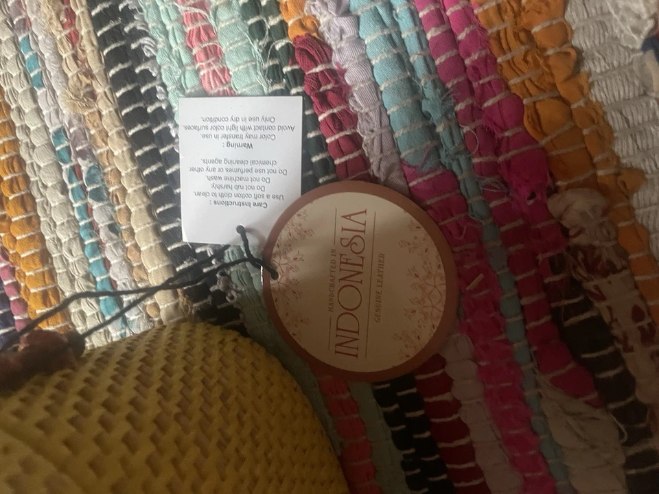 Beautiful handcrafted rattan basket bag with leather accents BNWT - Image 4 of 4