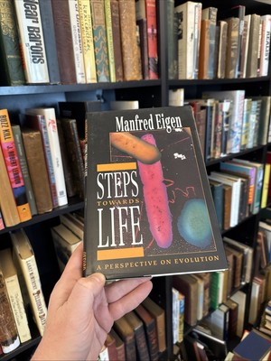 Steps Towards Life : A Perspective on Evolution Hardcover