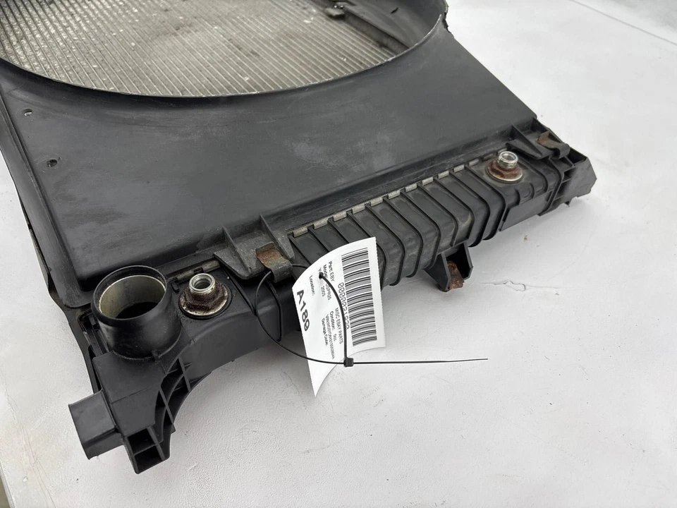 Dodge Van Sprinter 2500 2003-2006 radiador 2,7 L OEM Foto 3 de 4