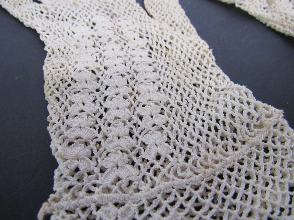 HERMOSOS Guantes Antiguos Victorianos Años 1890 CROCHET ENCAJE Marfil ~ Estampados, Pequeños Foto 3 de 4