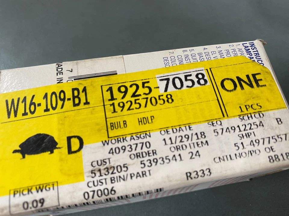 GM OEM NOS 19257058 Bombilla de faro 2003-2009 Hummer H2 Foto 2 de 2