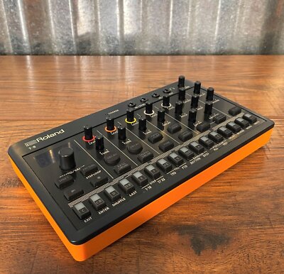 鍵盤楽器 Roland AIRA Compact T-8 BEAT MACHINE s-l1200.jpg