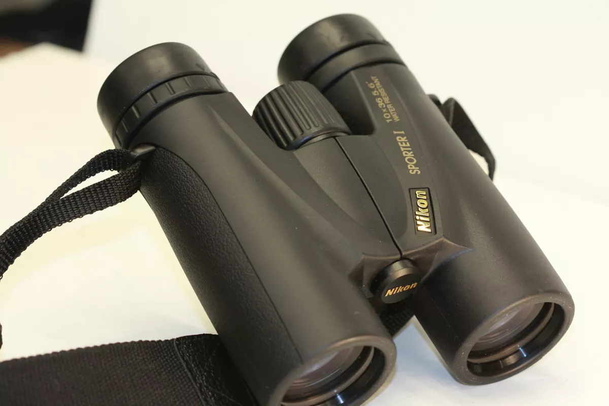 NIKON 10 x 36 BINOCULARS great view green lens bright clear