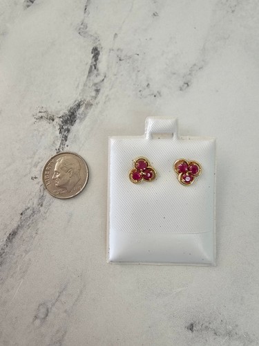 Three Stone Ruby Studs 14k Yellow Gold - Afbeelding 3 van 3