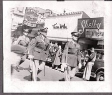 PHOTOGRAPH CARS PARADE AD SIGNS MILITARY BAND WHITE PLAINS NEW YORK OLD PHOTO