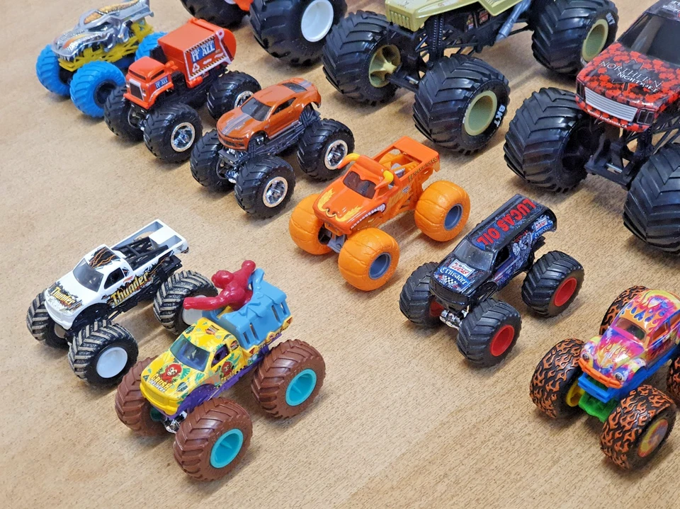 Hot Wheels Monster Jam Bundle 13 Trucks - 1:24 & 1:64 Scale - Mixed Lot Diecast - Image 4 of 4