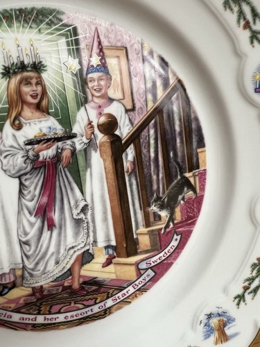 Royal Worcester Plate Christmas Around The World Sweden St Lucia & Her Star Boys - Picture 6 of 15