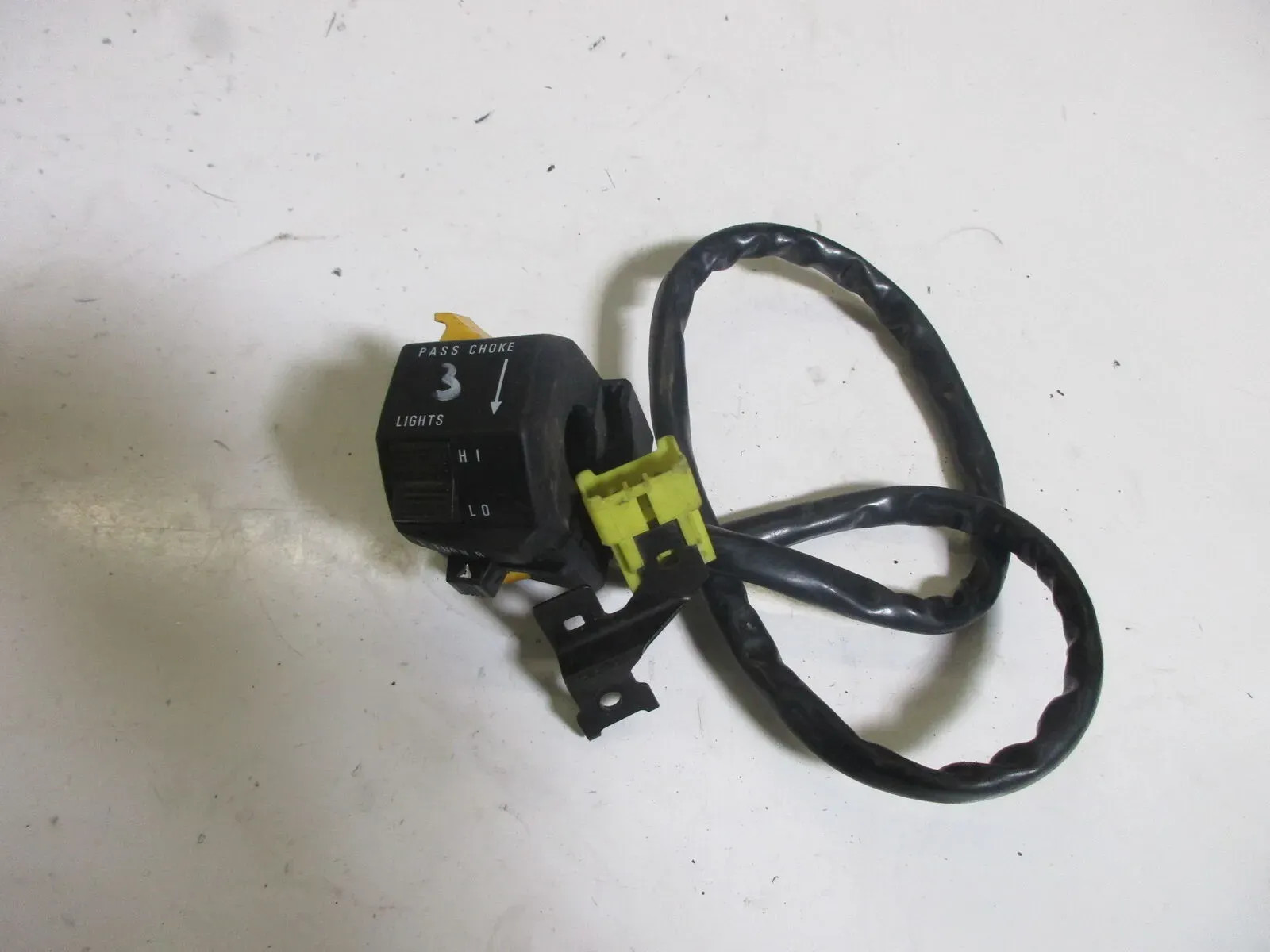 7. Suzuki GSX 600 F GN 72 B handlebar switch left (3) steering fitting handlebar switch