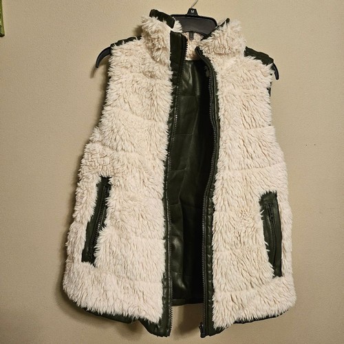 Tuckernuck Reversible Green and Cream Faux Leather Full Zip Vest Size Medium - Picture 13 of 14