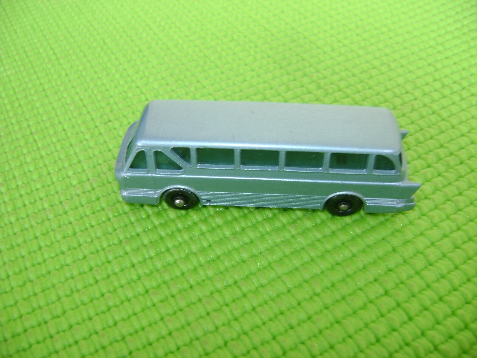 Matchbox 40b, Leyland Tiger Coach - Free Price Guide & Review