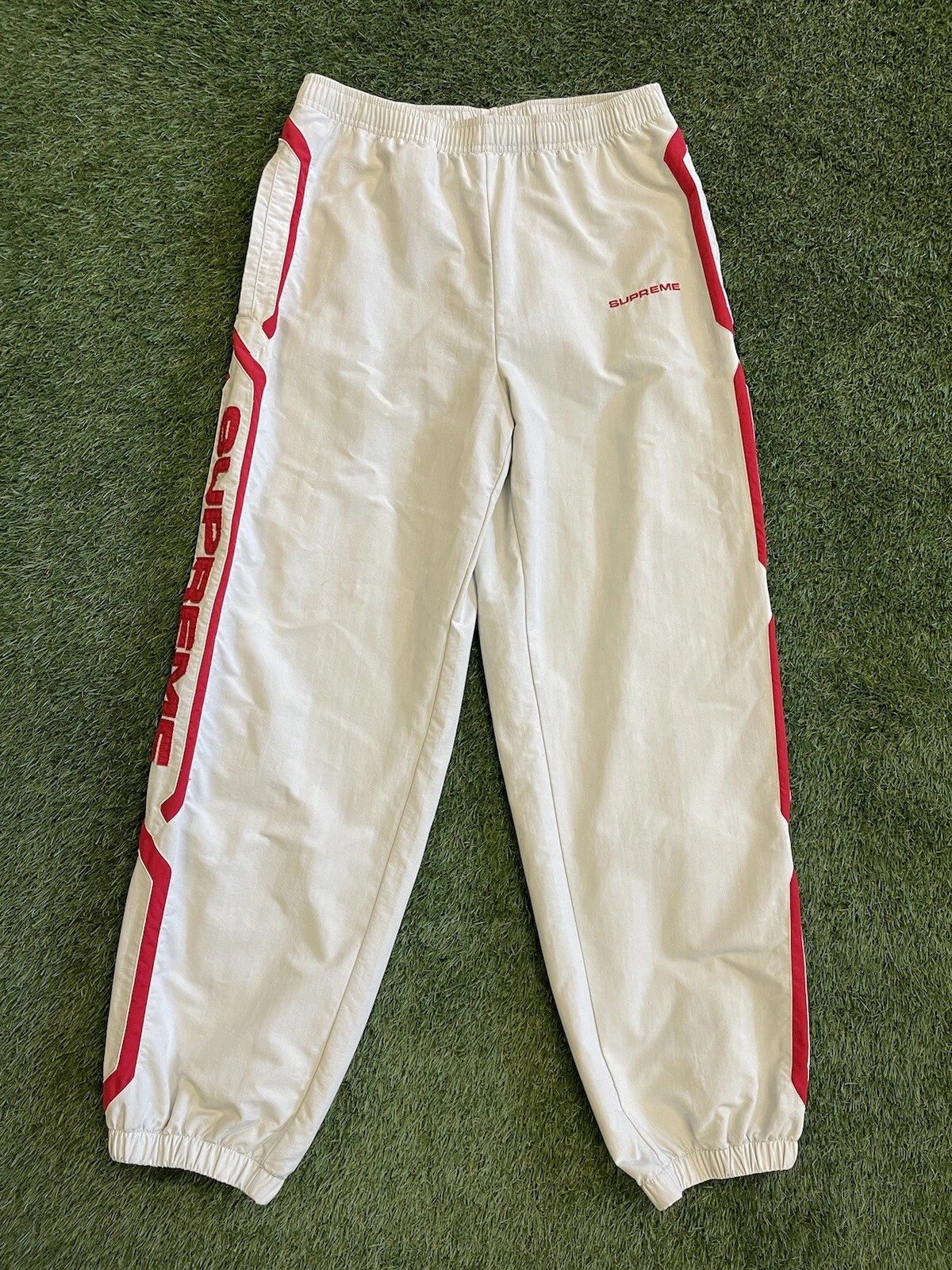Taille S   Pantalon de piste Supreme Inset Link gris clair SS24