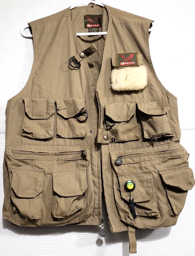 Vintage Garcia Fishing Vest w/ Patches Outer Banks NC, Penn Reels, Poe's, more - Picture 7 of 16