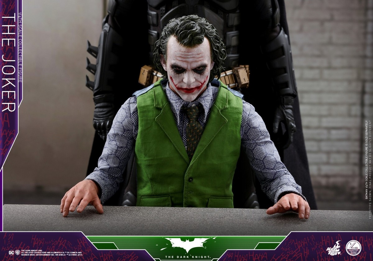 Hot Toys THE DARK KNIGHT THE JOKER 1/4 Scale Action Figure