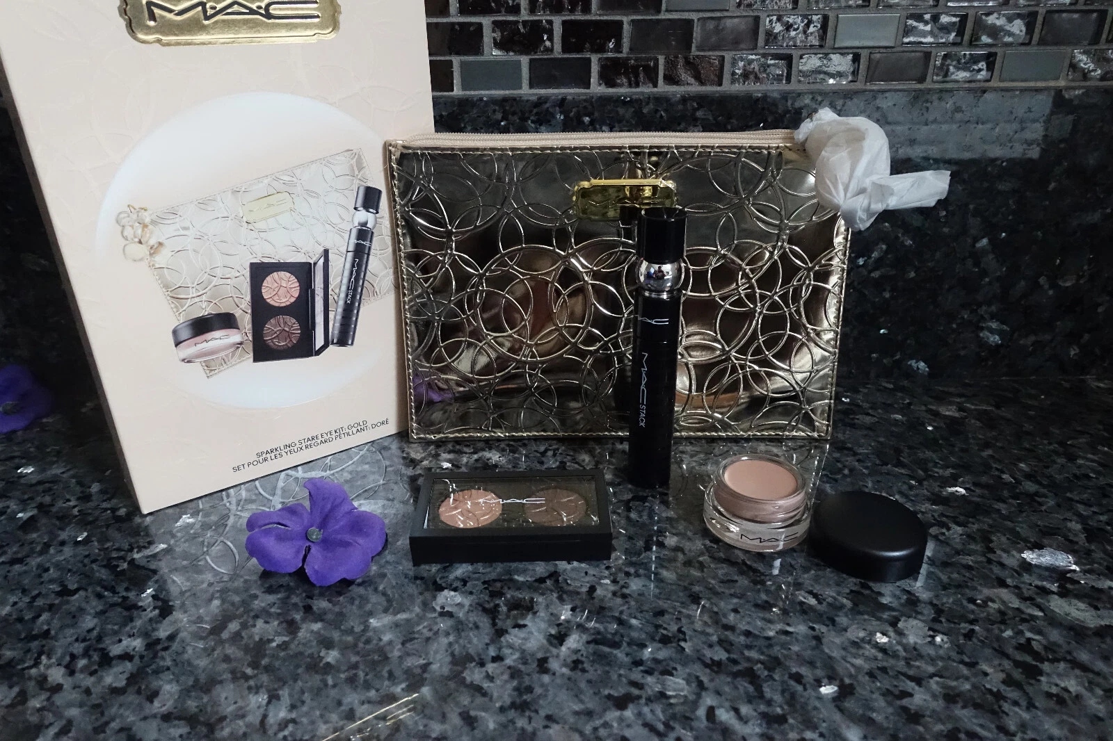 MAC sparkling stare eye kit in Gold 4 piece new in box
