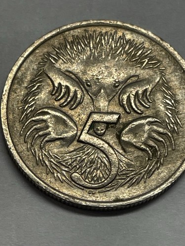 1977 Nichel australiano, cinque centesimi regina Elisabetta II, 75% CU, di REEDERSONG - Foto 2 di 8