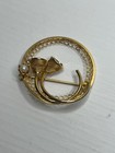 Vintage Gold-Tone Floral Circle Brooch with Pearl Accent — photo 3