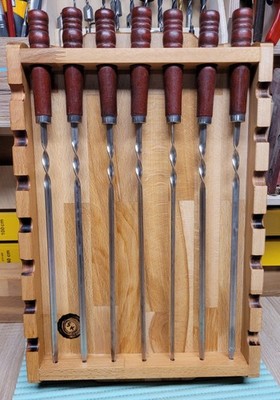 Serviertablet  aus Holz für Schaschlik oder Fleisch mit 7 Spießen