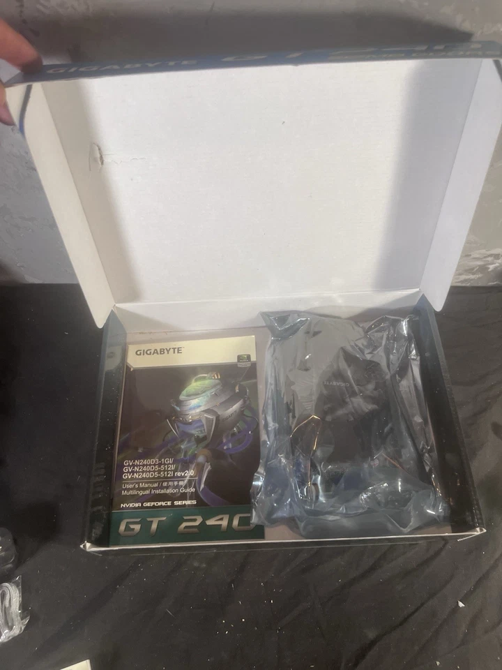 Gigabyte GT 240 Gddr5 PCI 2.0 x16 Video Card w/ Manual & Box- USA *Mint* - Image 4 of 4