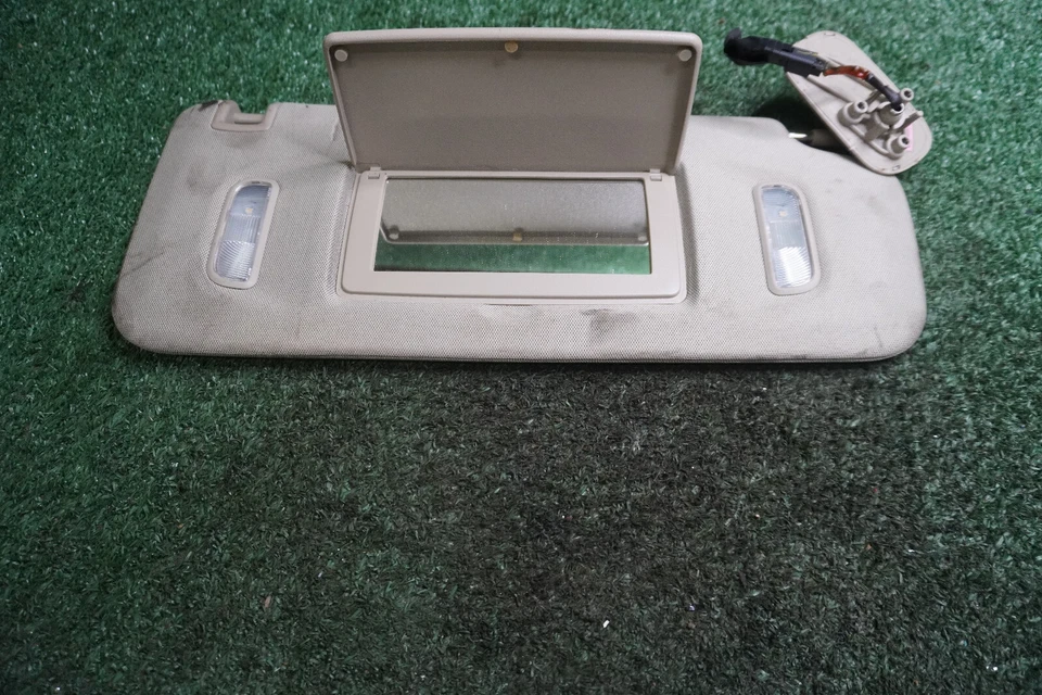 Viseira solar 2013 2015 2016 GMC YUKON STD PASSAGEIRO LATERAL FABRICANTE DE EQUIPAMENTO ORIGINAL 1 peça 22764800 - Imagem 2 de 3