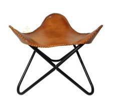 Poggiapiedi In Pelle Con Elegante Design A Farfalla E Base Rustica A Tre Gambe