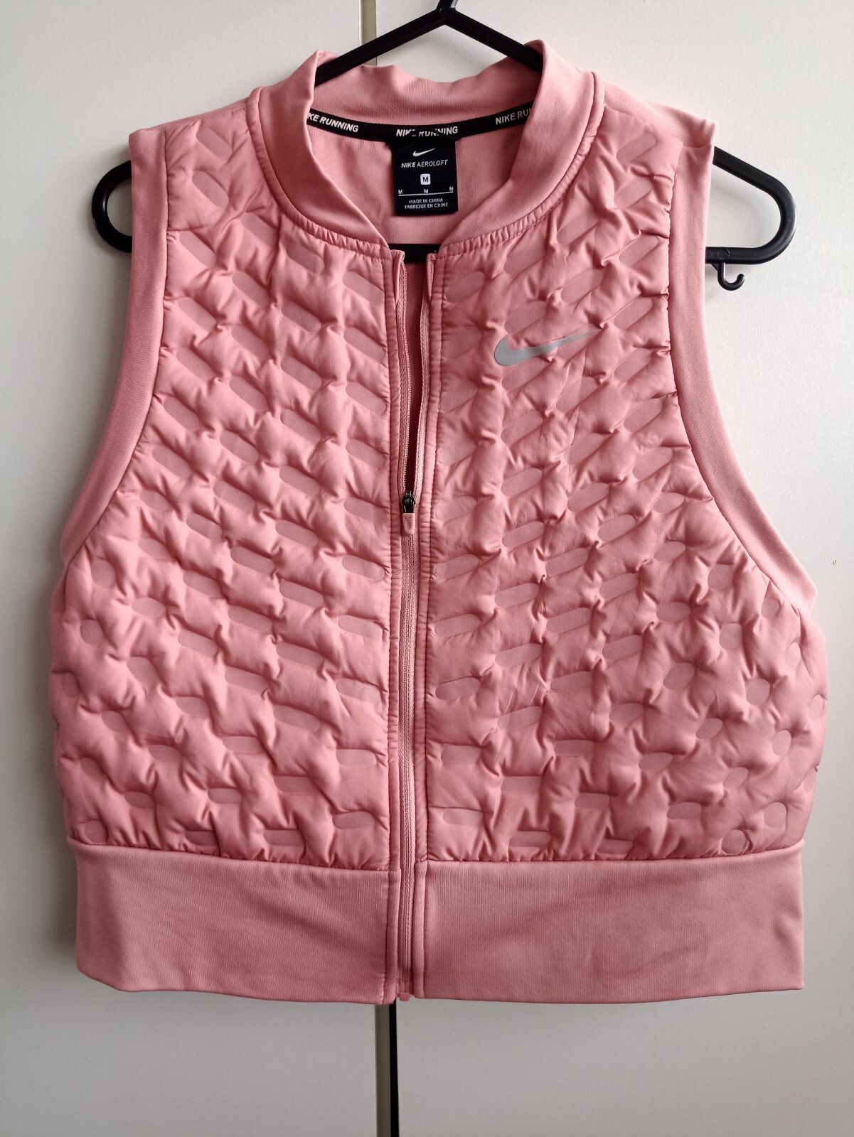 NIKE AEROLOFT GILET VEST SIZE M (AA3575 685) PINK