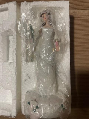 NEW! Vintage 1995 Mattel Barbie Figurine/Music Box - Here Comes The Bride, 1966