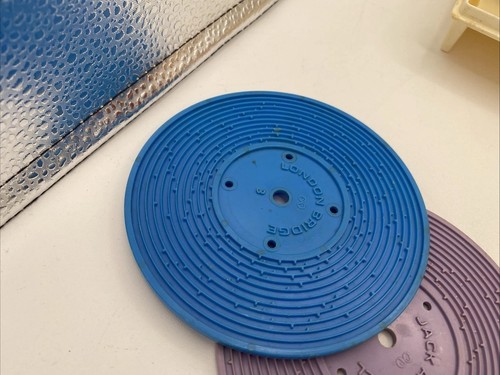 Vintage 1971 Fisher Price Music Box Record Player w/all 5 Records-PARTS! - Picture 11 of 16