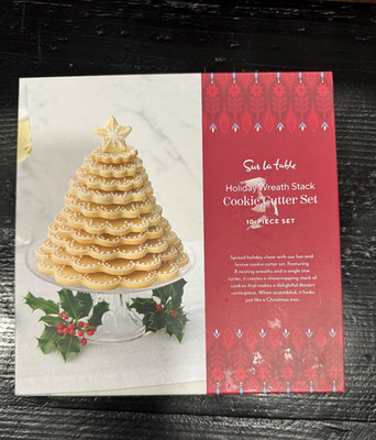NIB Sur la table Holiday Wreath Stack COOKIE CUTTERS 10 PC  SET Christmas
