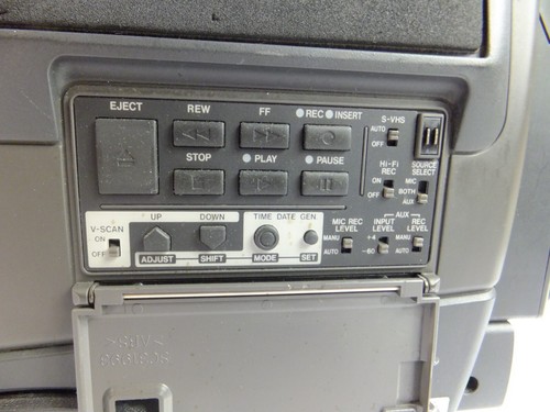 JVC 3-CCD GY-X3U Professional Series With Fujinon T14x5.5BRM-29 1:1.4/5.5-77mm - Picture 3 of 8
