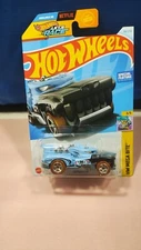Hot Wheels Hotweiler HW Mega Bite #3/5 Series Netflix Hot Wheels Let's Race