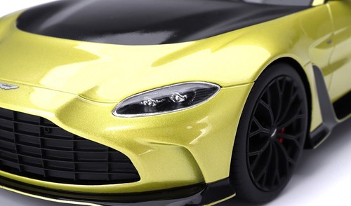 TSM Model 1:18 ASTON MARTIN V12 VANTAGE COSMOPOLITAN YELLOW TOP SPEED - Picture 4 of 6