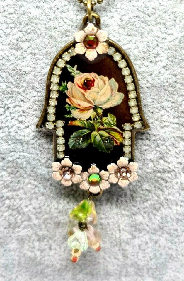 Precioso Collar Hamsa Metal Por Michal Negrin Esmalte Marrón Trabajo Con Flores. Foto 3 de 4
