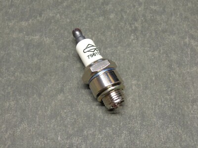 796112 BRIGGS AND STRATTON SPARK PLUG GENUINE OEM Mower Chipper Pressure Washer