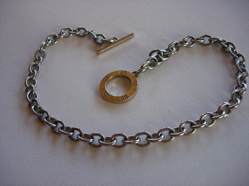 toggle necklace gucci