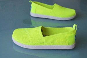 toms yellow shoes