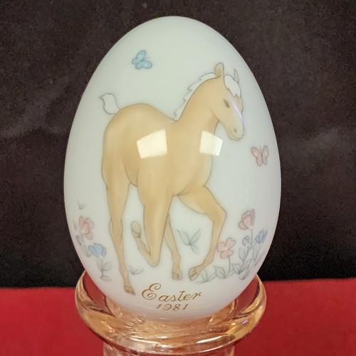 Vintage Lot of 9 Noritake Porcelain Easter Eggs Various Years 1970s and 1980s - Picture 4 of 15