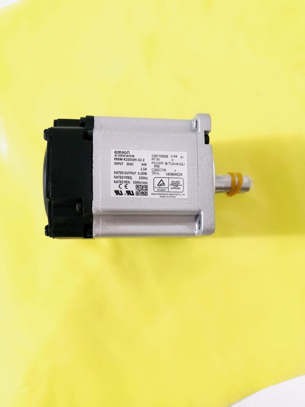 NEW OMRON servo motor R88M-K20030H-S2-Z IN BOX