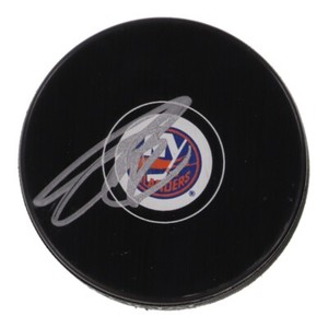 Anders Lee Signed Islanders Logo Hockey Puck (Beckett)