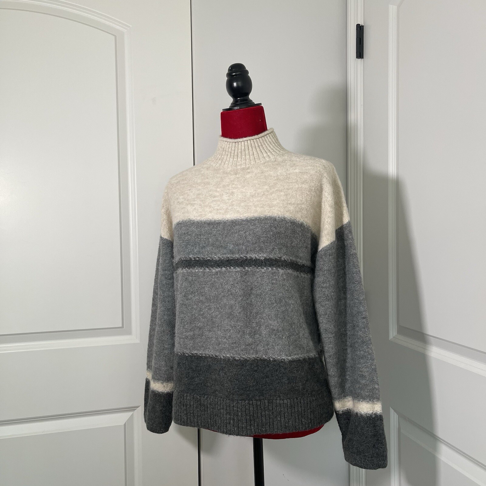 Womens Universal Threads Pullover Sweater XS - image 12