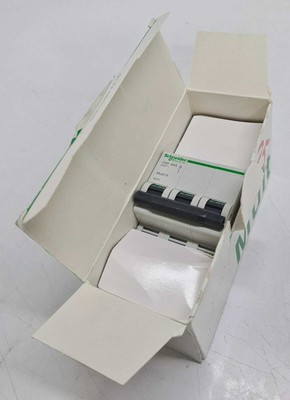 NEW - Schneider Electric Multi 9 C60 3P 25A 60181 Miniature Circuit Breaker
