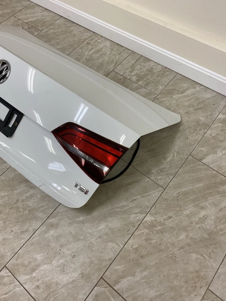 ¡TAPA TRASERA DEL MALETERO COMPLETA PARA VOLKSWAGEN JETTA 2015-2018! OEM Foto 3 de 4