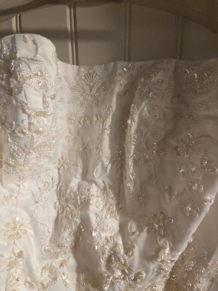 Dineh's Collection Wedding Dress, Ivory Straples Embroidered With Shawl Size 16 - Image 2 of 4